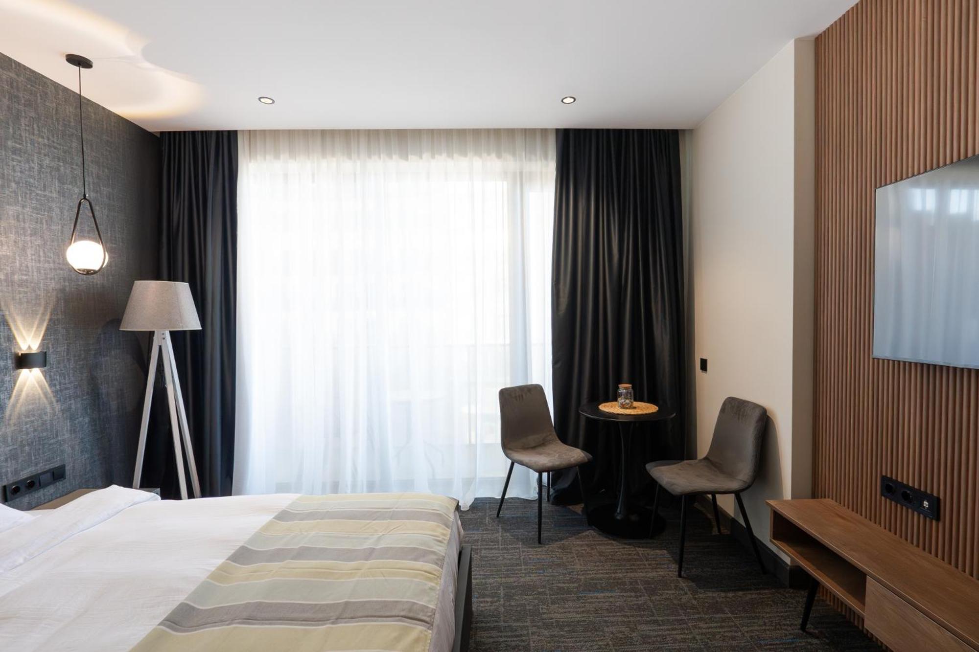 Nova Luxe Hotel & Residences บาทูมิ ภายนอก รูปภาพ